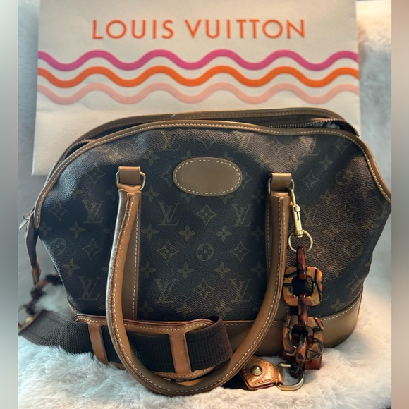 Louis Vuitton - Picture 2 of 11